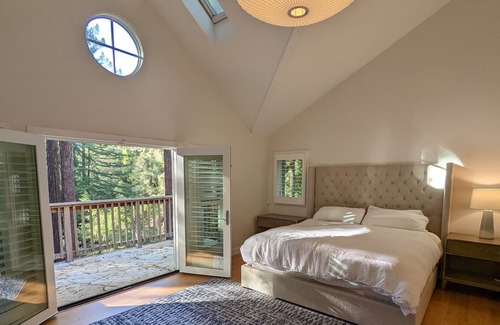 Forestville Casa | Secluded redwood retreat close to wineries, restaurants, and outdoor recreation.