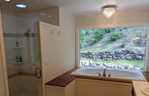 Forestville Casa | Secluded redwood retreat close to wineries, restaurants, and outdoor recreation.