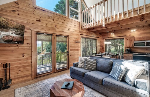 Townsend Cabina | Secluded, renovated, cabin with gorgeous mountain views, firepit, hot tub