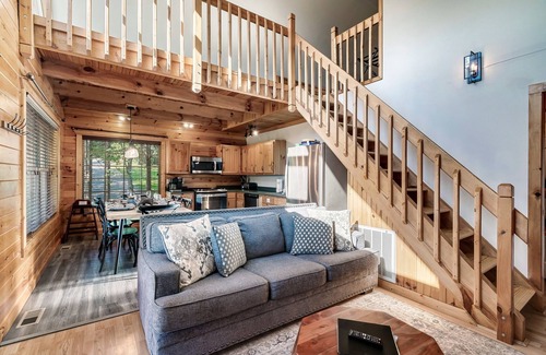 Townsend Cabina | Secluded, renovated, cabin with gorgeous mountain views, firepit, hot tub