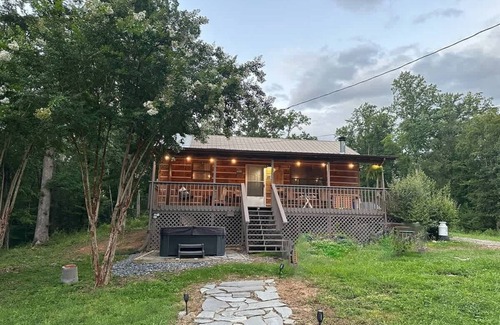 Cosby Cabina | Secluded - Renovated Cabin - Enjoy Peace & Quiet