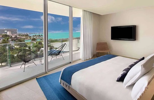 Downtown Cancun Hotel | Secluded Retreat | Enjoy Breakfast at Your Balcony | Room w/ Scenic View