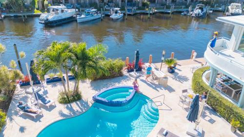 Coral Ridge Casa | Secluded retreat Heated pool Dock Access Quiet Neighborhood SaltAire Key RESlDENCES