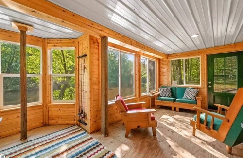 Evart Cabina | Secluded Riverfront Cottage | Sauna, Fire & Kayaks