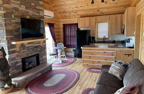 Smith River Cabina | Secluded Romantic Escape near Fairy Stone State Park, Virginia