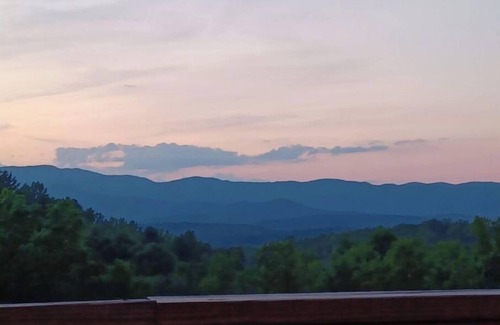 Smith River Cabina | Secluded Romantic Escape near Fairy Stone State Park, Virginia