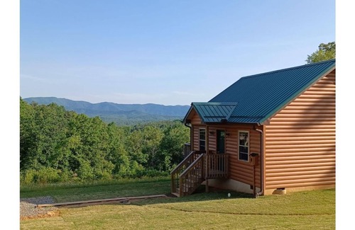 Smith River Cabina | Secluded Romantic Escape near Fairy Stone State Park, Virginia