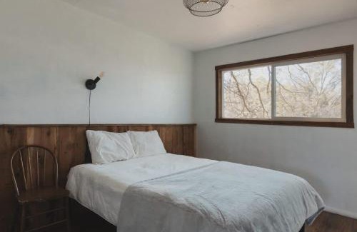 Dunlap Casa | Secluded rustic 2-bedroom cabin on private land