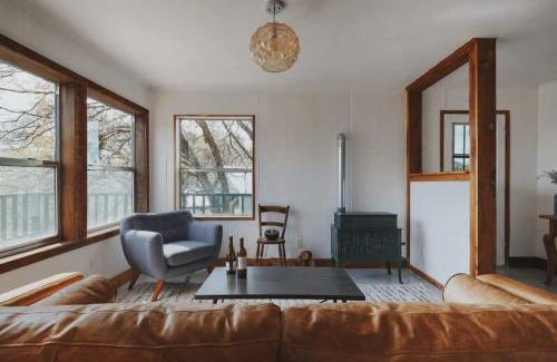 Dunlap Casa | Secluded rustic 2-bedroom cabin on nature retreat