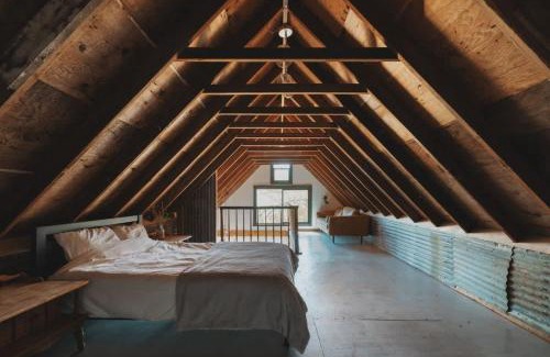 Dunlap Casa | Secluded rustic 3-bedroom cabin on private land