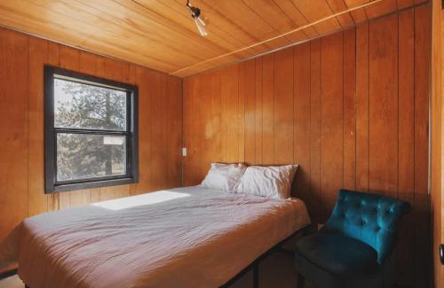 Dunlap Casa | Secluded rustic 3-bedroom cabin on private land