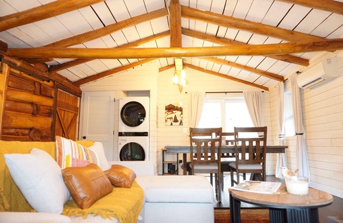 Mount Tremper Cabina | Secluded Rustic Cabin w/ Wood Burning Hot Tub Close to Main Town!