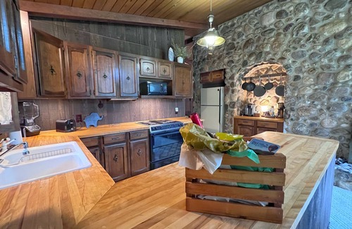 Custer Casa | Secluded Setting On French Creek In The Southern Black Hills