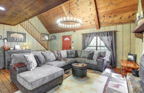Sevierville Casa | Secluded Sevierville Cabin Hot Tub and Mtn Views!