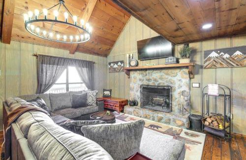Sevierville Casa | Secluded Sevierville Cabin Hot Tub and Mtn Views!