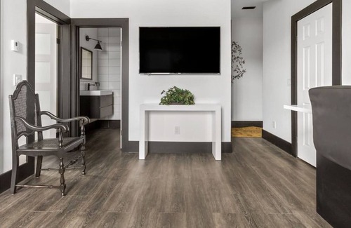 Collingwood Condominio | Secluded Simcoe St. Treasure (91600)