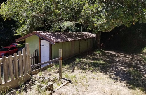Los Gatos Alquiler De RV | Secluded Small Rustic Camping Cabin In the Redwoods in 45acre Mountain Retreat