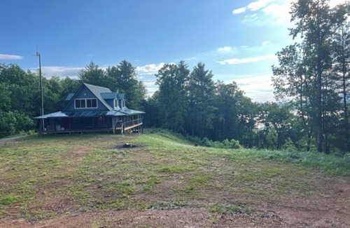 Del Rio Cabina | Secluded Smoky Mountains 3-bedroom home with hot tub, WiFi, AC