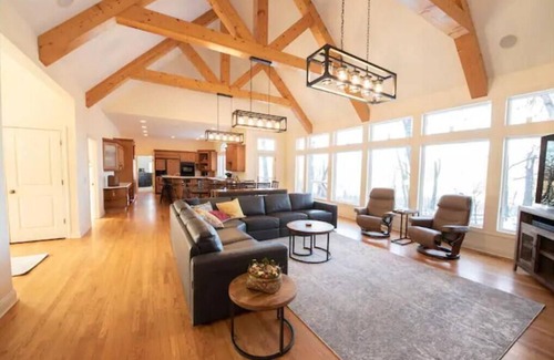 Blaine Casa | Secluded Spa-cious Retreat -Beds for 8. Plus 3 foldaways extra