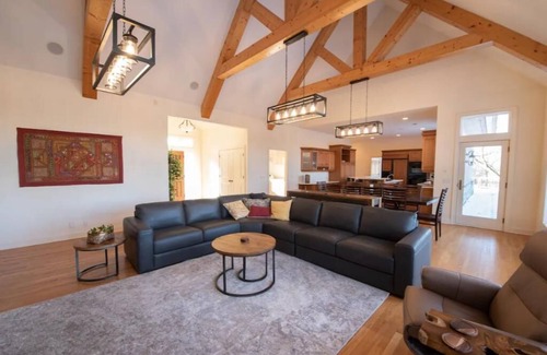 Blaine Casa | Secluded Spa-cious Retreat -Beds for 8. Plus 3 foldaways extra