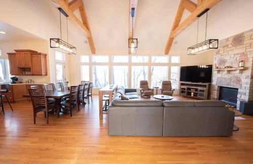 Blaine Casa | Secluded Spa-cious Retreat -Beds for 8. Plus 3 foldaways extra
