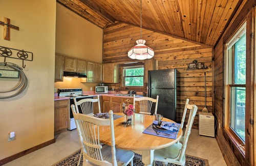 Eureka Springs Cabina | ¡NUEVO! Estudio aislado 1 milla a la capilla de Thorncrown