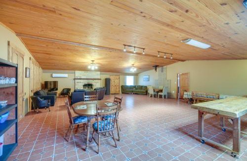 Medina Casa | Secluded Texas Hill Country Vacation Rental - Deck