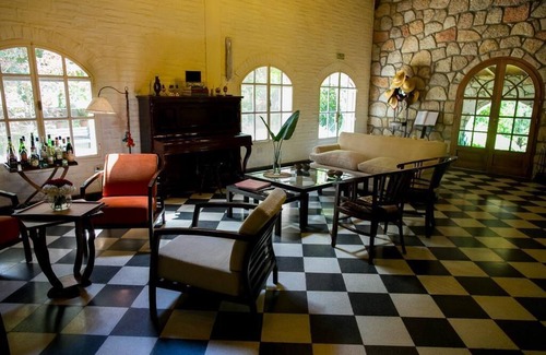 Coneta Cama Y Desayuno | Secluded traditional Argentine Chateau - Near airport/center of town