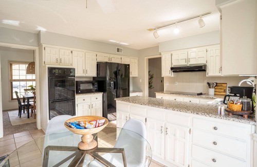 Overland Park Casa | Secluded, updated 4BR, kid friendly, 5 min from restaurants