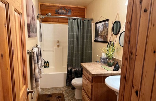 California Hot Springs Cabina | Secluded Log Cabin in Sequoia National Forest