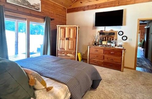 California Hot Springs Cabina | Secluded Log Cabin in Sequoia National Forest