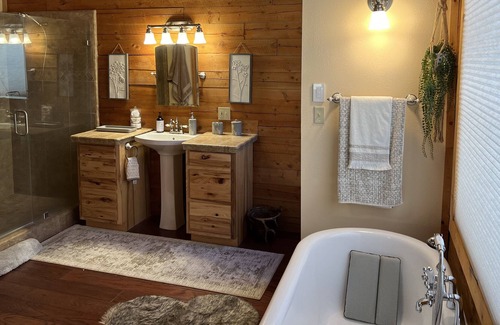 California Hot Springs Cabina | Secluded Log Cabin in the Sequoia National Forest