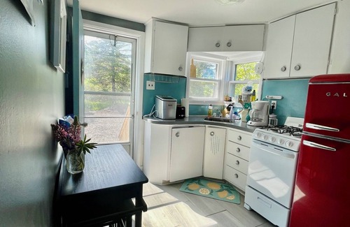 Tracadie Cabaña | Secluded Waterfront Cottage with Kayaks