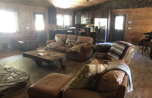 Henderson Cabina | Secluded Waterfront Cabin Retreat