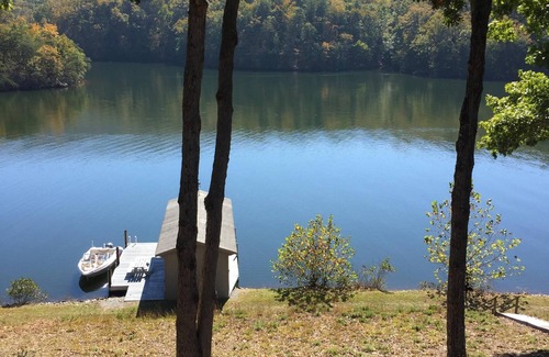 Huddleston Cabina | Frente al mar aislado escapar en Smith Mountain Lake