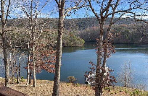Huddleston Cabina | Frente al mar aislado escapar en Smith Mountain Lake