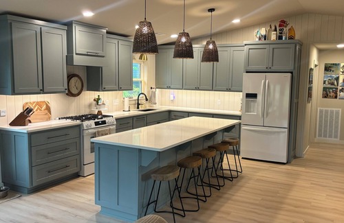 Eagle Rock Cabina | Secluded Waterfront Getaway - Huge Game Room, Fire Pit, 2.5 BR + 5 bed Bunk Room
