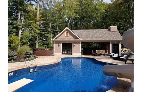 Pine Bush Casa | Seclusion and Romance-Hot Tub is HOT, HOT, HOT!