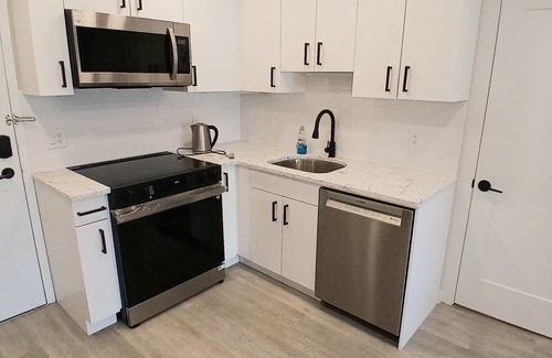 Central Okanagan Condominio | Seclusion Bay Condo 99. Full Reno done in 2025. Luxury Lakeside on Okanagan Lake
