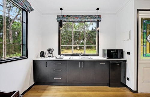Balnarring Casa | Seclusion, Tram, Native Bush, Wineries, Beaches, Melbourne Icon, Village nearby