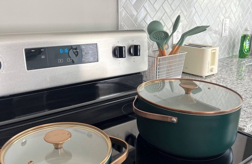 High Point Apartamento | Second-floor charming 2-bedroom apartment in High Point
