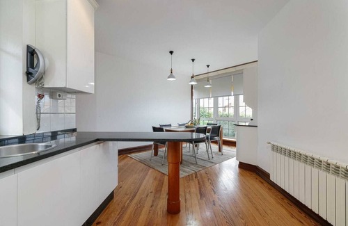 Baiona Old Town Chalet De Esquí | Primera planta de casa con finca cerrada en Baiona.