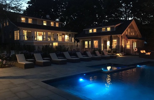 Orleans Casa | ¡Cerca del centro de Orleans con vistas al agua y una piscina climatizada! 039-O; duerme 24