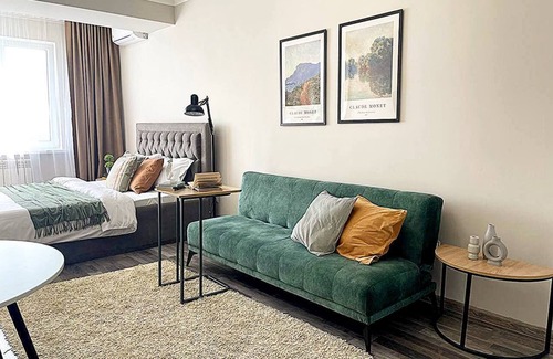 Almaty Apartamento | "Secret garden" charming studio with mountain view,WiFi and AC in central Almaty