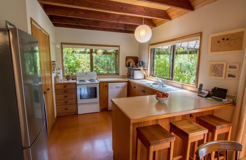 Marahau Casa | Secret Garden Lodge - Marahau Holiday Home
