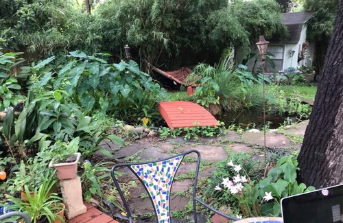 North Houston Casa | Secret Garden-Near Downtown Houston-Entrada privada