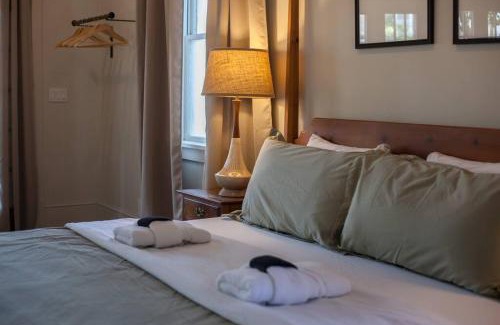 Thomas Square Casa | Secret Garden Studio w/Hot Tub: Near Forsyth Park
