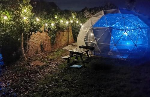 Market Rasen Apartamento | Secret Heated Dome, Hot Tub,Firepit Projector in Lincoln