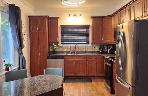 Brockville Casa | Secret Oasis Hidden in Brockville's City Centre-Inground pool and Hot tub