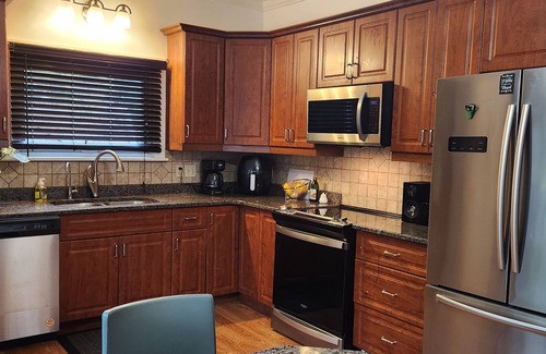 Brockville Casa | Secret Oasis Hidden in Brockville's City Centre-Inground pool and Hot tub